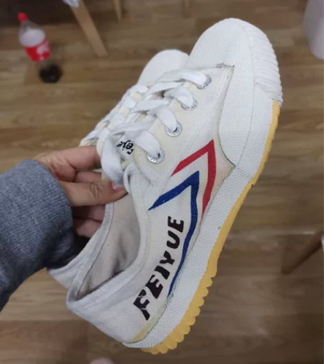 飞跃35码，穿了两次，除了洗完变黄之外其他...