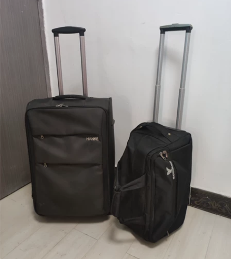 汉客24寸行李箱，8成新，49元处理； 大...