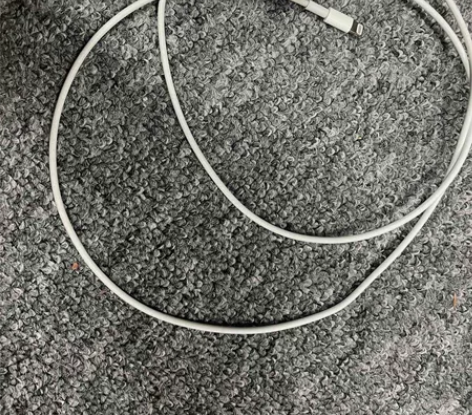 iPhone 9成新, 5w充电头+线 ...