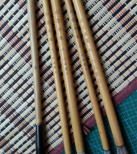 大白云毛笔2支、小白云毛笔2支，六品堂出品...