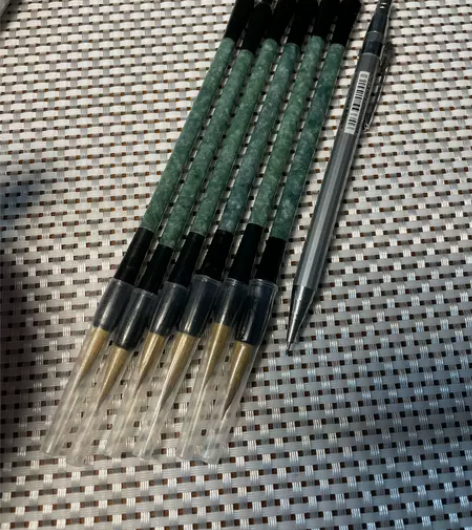 天然翡翠a货毛笔，一支60，不大，标价就是...