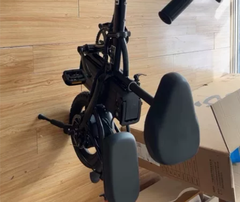 刚买不到一个月，25A，48V，充满电可跑...