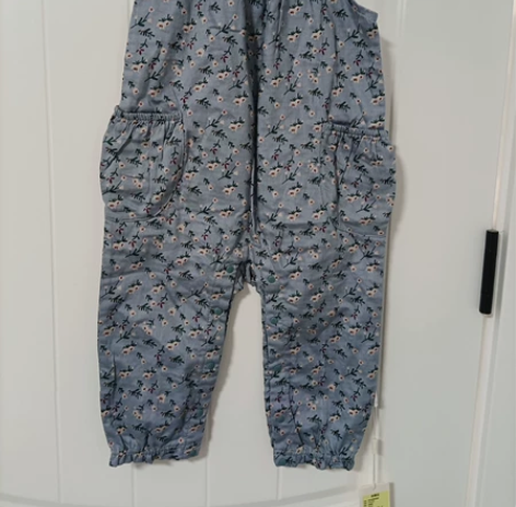 全新90码小碎花背带裙 家里有女孩一定要有...