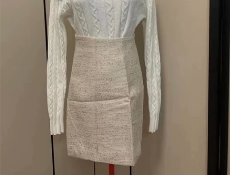 高腰a字裙开叉 杏色 全新小码 店铺转让剩...