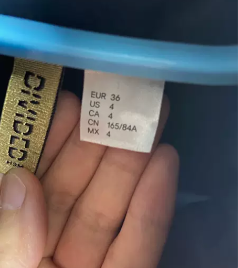 HM抽绳运动风黑白连衣裙，腰部有绳可以收腰...