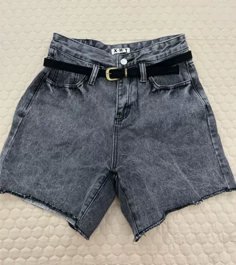 高腰牛仔短裤 配送皮带 深灰色 S码 九成...
