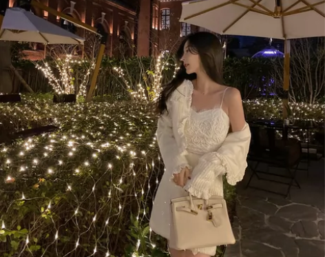 ?徐琳mini白色蕾丝吊带背心女2020年...