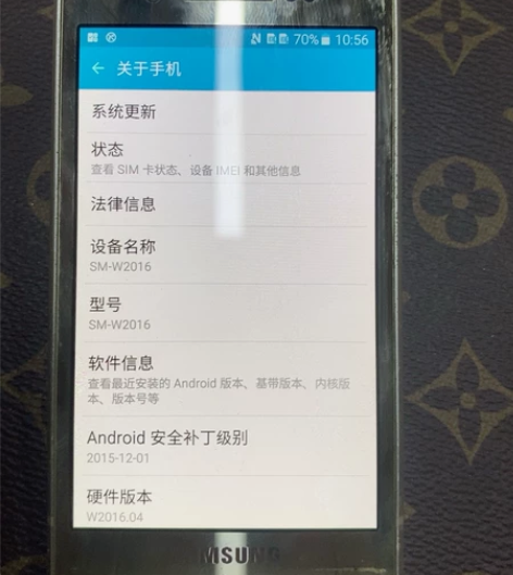 三星w2016 电信版，4+64 后盖破，...