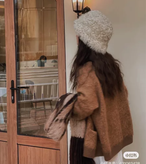 Miumiu 黑色毛绒帽 北方,滑雪必备!...