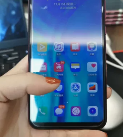公司直播员工自用的华为荣耀20i工作手机9...