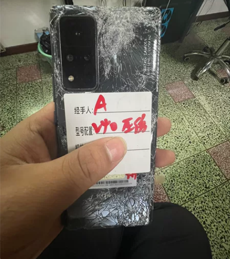 荣耀V40 8+256 屏幕坏 主板有压伤...