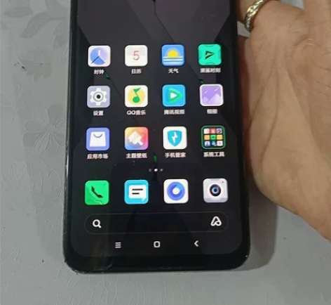 14号黑鲨游戏，手机三运行，12+128屏...