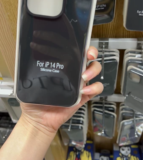 苹果14液态硅胶壳 感兴趣的话点“我想要”...