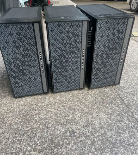 赢派电竞机箱，侧透玻璃。带2个风扇，成色很...