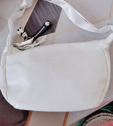 软皮面大容量斜挎女士挎包，15全新出，全店...