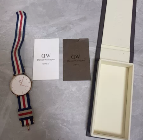 dw手表 正品，18年1400左右买的，时...