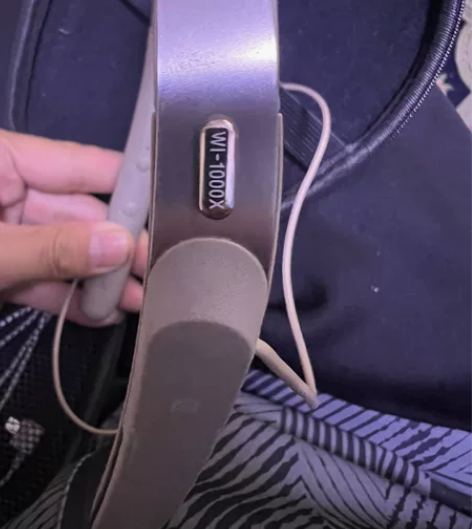 sony WI 1000x 无线降噪耳机。...