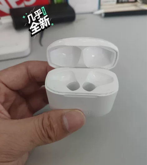 漫步者蓝牙耳机一套， 右耳和充电盒都没有问...