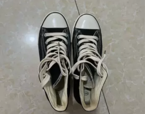 回力帆布鞋，给妈妈买的不喜欢，很舒服，不硬...