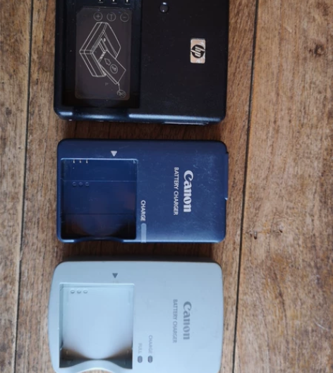 原装相机充电器 惠普佳能  都是单节锂电池...