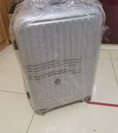网易严选20寸登机箱 全新未使用 单位发的...