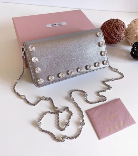 miumiu 金属标 钻石装饰链条woc链...