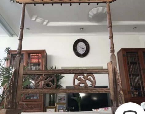 鸡翅木毛笔架 微瑕。有一个挂毛笔的珠子有松...