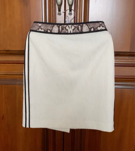 两条一步裙 全新摘吊牌一次没穿过 楼下服装...