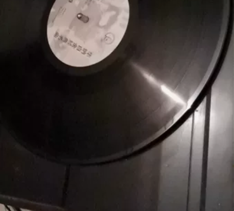 黑胶唱片机，功能正常，品牌自己看，二手物品...
