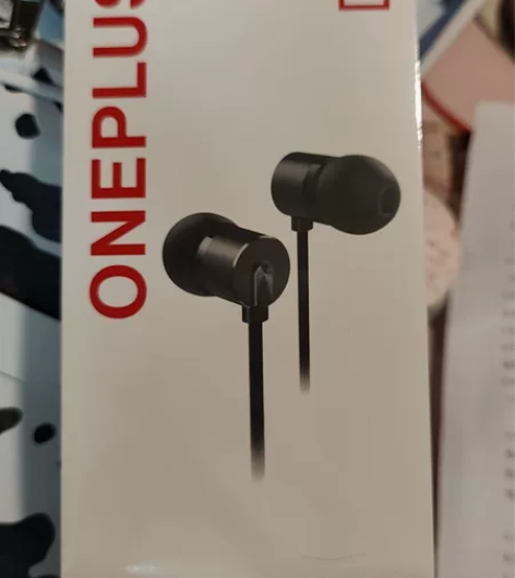 买OPPO一加10Pro送的赠品耳机,家里...