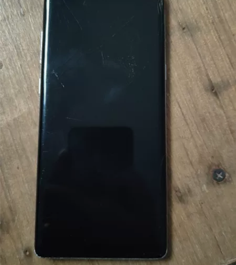 闲置三星not8.屏幕碎了，不影响使用，运...