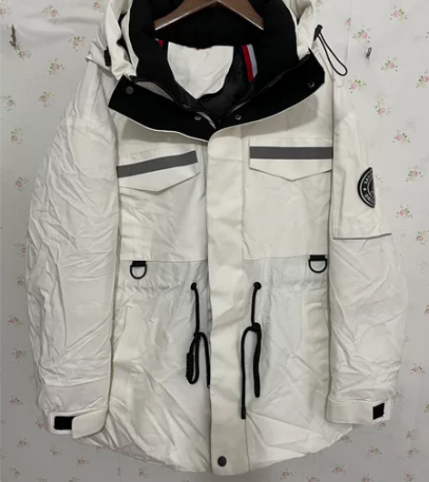 男款羽绒服外套，L码胸围114衣长72，9...