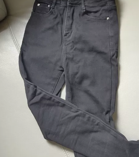 小脚牛仔裤。弹力大舒适。 感兴趣的话点“我...