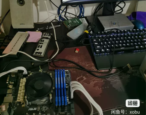 主板:华硕Z97C 带挡板主板外观如图，整...