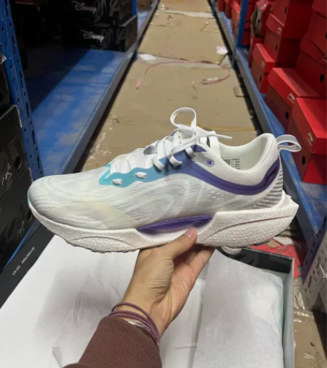 李宁超轻18，尺码大部分都有，轻微发黄，全...