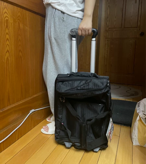 ?全新Lucky Club拉杆背包旅行包女...