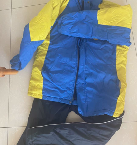 175码冬季学生校服一套，孩子毕业了，不穿...