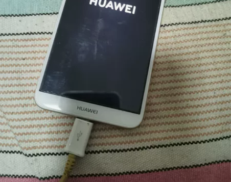 华为畅享7S，4+64手机正常使用，钢化膜...