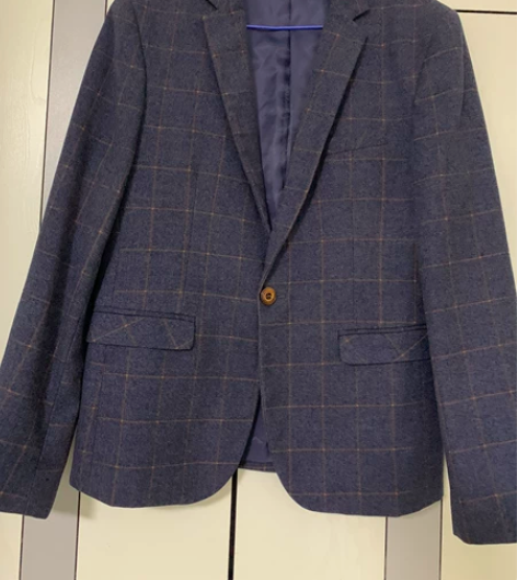 男士 休闲西装 M码   几乎全新； 胸围...