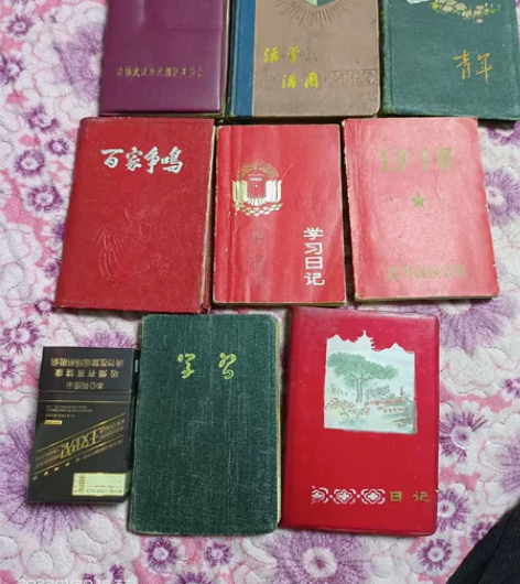 几个小日记本，多少开不清楚，看好拍售出不退...