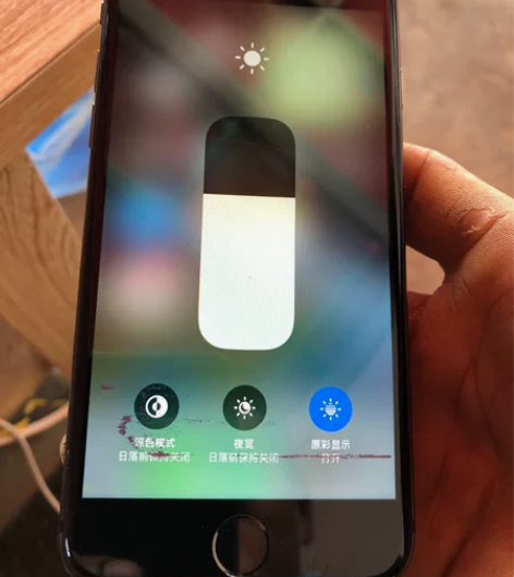 自用苹果小8,换过电池和后玻璃盖,屏幕下部...