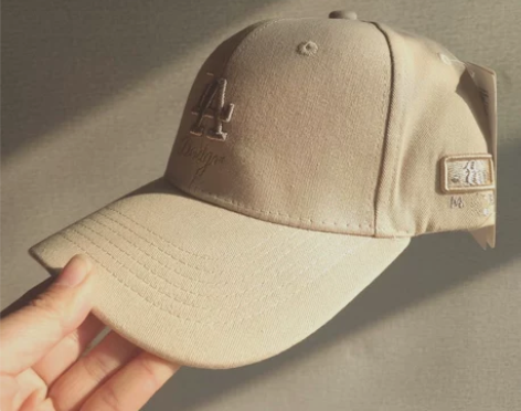 小金标字母男女休闲硬顶棒球帽春秋夏百搭遮阳...