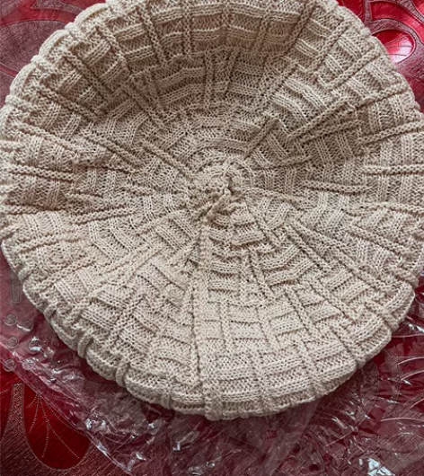 全新贝雷帽低价出售 买来一次都没戴过 20...