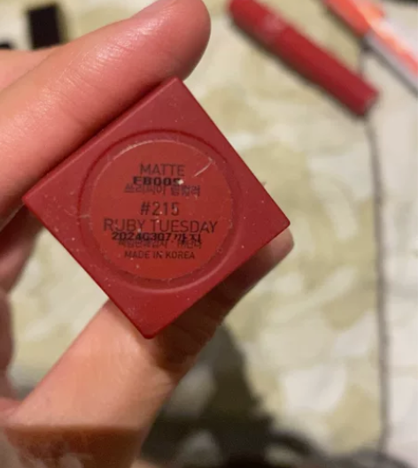 3ce口红 买可以送唇釉 都仅试色 感兴趣...