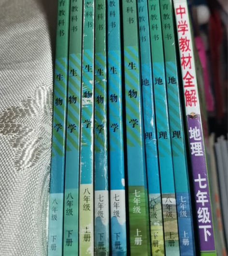 初中人教版 生物、地理课本 生物一整套多八...