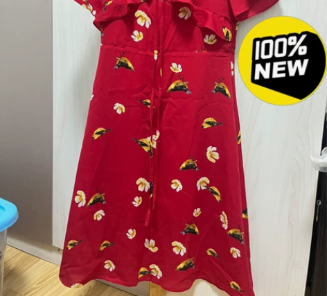 大红色度假碎花蝴蝶袖A字仙女裙 实体店买的...