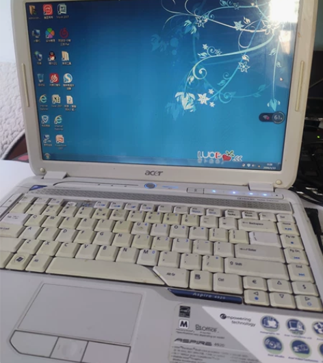 宏碁笔记本，因特尔处理器奔腾双核，WIN7...