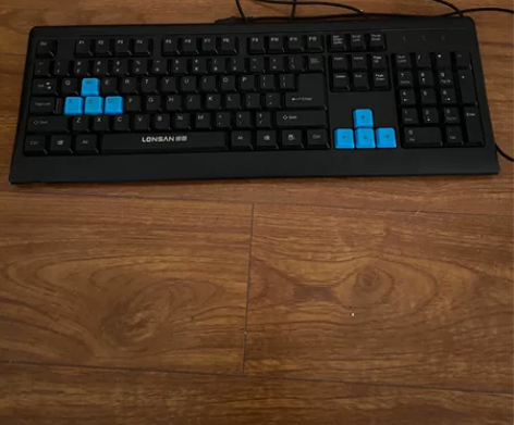 电脑键盘 闲置便宜出 感兴趣的话点“我想要...