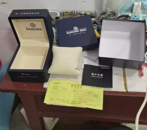 36包邮雷诺手表盒，保真，品相非常好 外空...