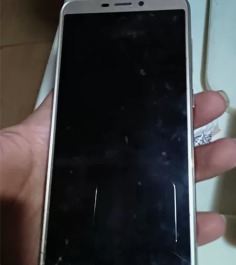 两部手机不开机，需要的拿去，小米四一个，还...